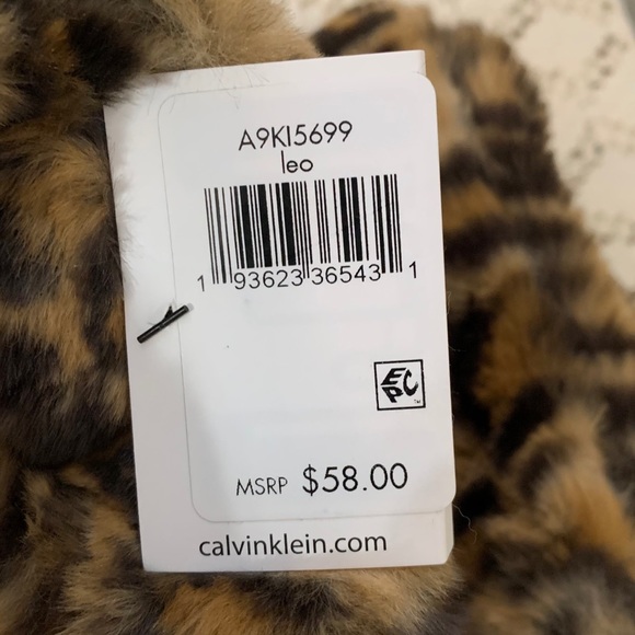 *NWT* Calvin Klein Leo Faux Fur Infinity Loop - Picture 8 of 8